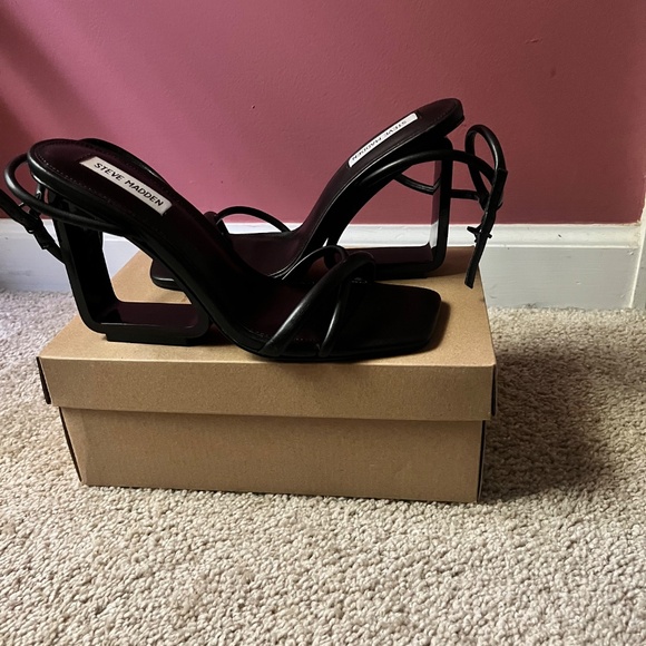 Shoes - Picture 2 of 5